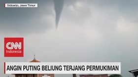 Video Amatir! 44 Atap Rumah Roboh Diterjang Puting Beliung