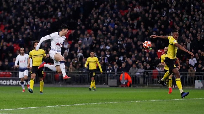 Tottenham Hotspur menang telak 3-0 atas Borussia Dortmund di leg pertama babak 16 besar Liga Champions di Stadion Wembley, Rabu (13/2) waktu setempat.