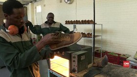 VIDEO: Sepatu Zimbabwe, Mendunia Demi Menahan Masalah Ekonomi
