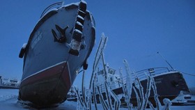 Dibayar Puluhan Juta untuk Melubangi Es di Siberia