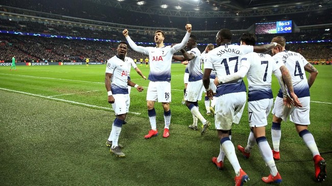 Legenda Tottenham Hotspur, Darren Anderton mengatakan Mauricio Pochettino harus mendapatkan dukungan penuh untuk membeli pemain bintang.
