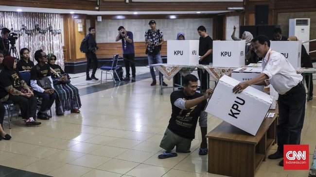 FOTO: Simulasi Pemilu Untuk Penyandang Difabel