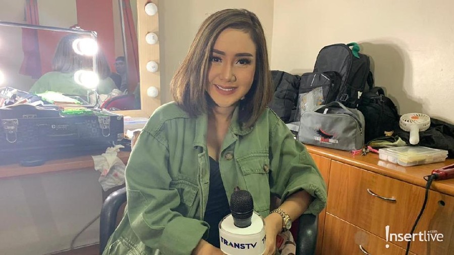 Pedangdut Cita Citata mengungkap sedang mempersiapkan single dan video clip terbaru yang akan menjadi big surprise dalam waktu dekat ini.