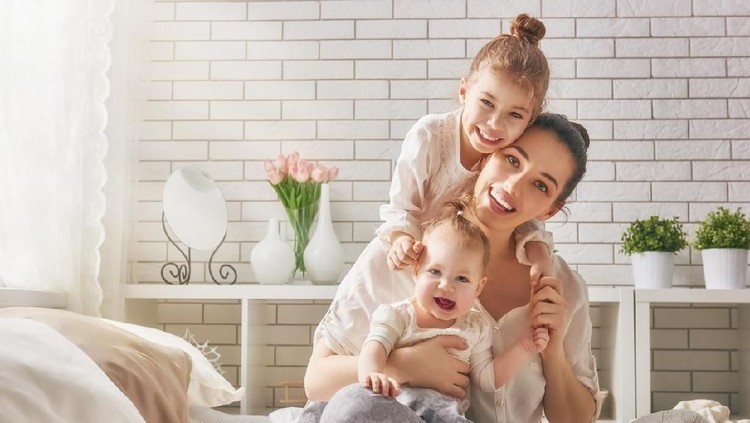 Ada beberapa permainan yang bisa dilakukan bareng anak, agar mereka enggak bosan saat menginap di hotel. Langsung simak ulasannya yuk, Bun.
