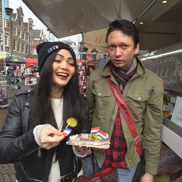 Unggah Momen Romantis Bareng Kekasih, Rina Nose Dicibir