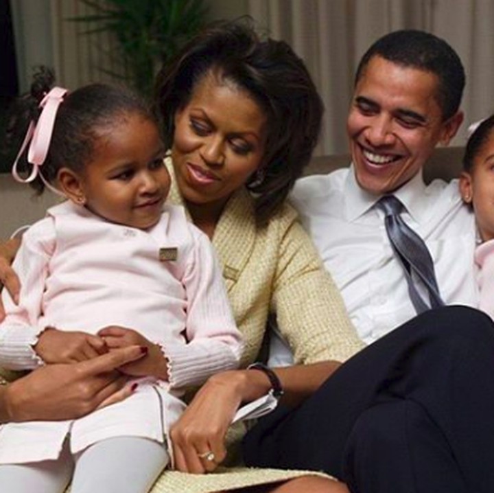 <p>Dengan mengunggah foto 'jadul', Michelle Obama bersyukur di hari Valentine ia memiliki tiga orang terkasihnya, yaitu Barack Obama serta kedua putrinya, Malia dan Sasha. (Foto: Instagram/michelleobama)</p>