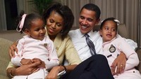 <p>Dengan mengunggah foto 'jadul', Michelle Obama bersyukur di hari Valentine ia memiliki tiga orang terkasihnya, yaitu Barack Obama serta kedua putrinya, Malia dan Sasha. (Foto: Instagram/michelleobama)</p>