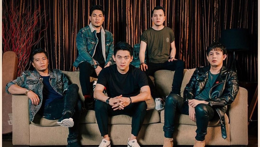 Lirik Lagu Demi Tuhan Aku Ikhlas- Armada feat. Ifan Seventeen Armada Band berkolaborasi dengan Ifan Seventeen baru saja merilis lagu berjudul Demi Tuhan Aku Ikhlas. Berikut Insertlive sajikan lirik dan video musiknya.