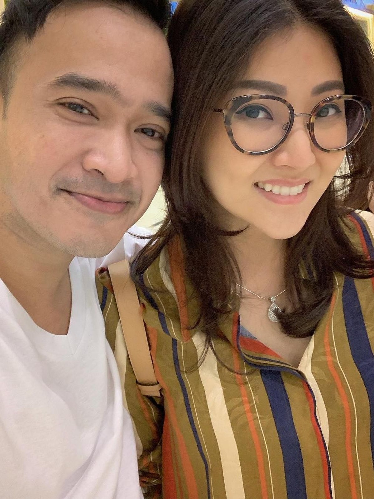 Rayakan momen Hari Kasih Sayang atau Valentine&comma; enam pasangan selebriti tanah air unggah foto mesra mereka&period; Menurut Insertizen mana nih yang paling romantis&quest;