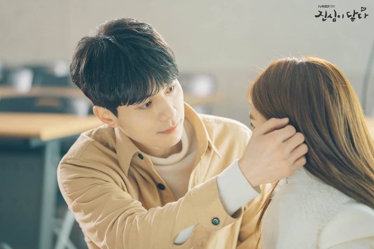 Makin Mesra, 7 Potret Kebersamaan Lee Dong Wook & Yoo In Na Lee Dong Wook dan Yoo In Na terlihat semakin mesra di drama terbarunya, Touch Your Heart. Simak enam potret kebersamaan keduanya.