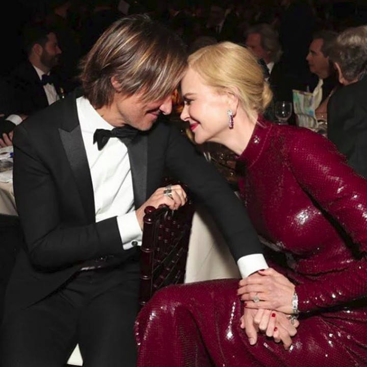 <p>Nicole Kidman merasa bersyukur di <a href="https://news.detik.com/berita/d-4427952/valentine-dilarang-di-banda-aceh-polisi-dikerahkan-untuk-pengamanan" target="_blank">Hari Valentine </a>bisa berbagi kasih sayang dengan suaminya, Keith Urban. (Foto: Instagram/nicolekidman)</p>
