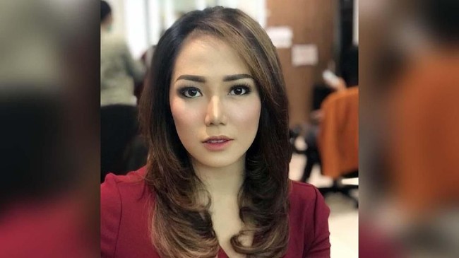 Memulai karier jurnalistik pada 2012 silam sebagai reporter berita televisi, Anisha terus mencuat dan kini dipercaya sebagai moderator debat capres kedua.