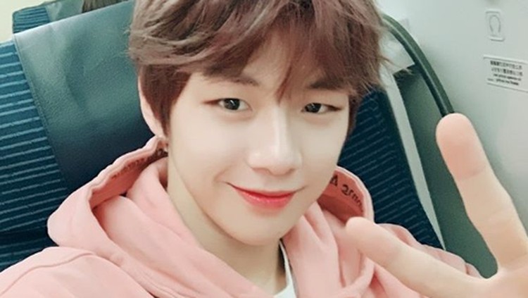 Meski sedang dalam perawatan depresi, di hari ultahnya yang ke-23, Kang Daniel mendapat hadiah spesial dari penggemar.