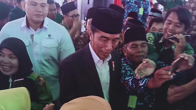 Presiden Joko Widodo juga menjelaskan soal tuduhan kriminalisasi dan antek asing yang dialamatkan kepadanya.