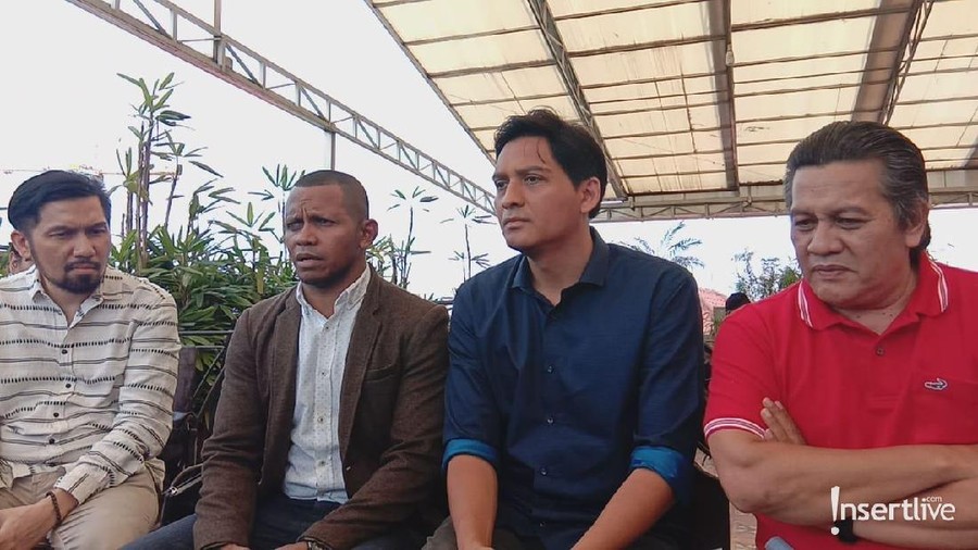 Dituduh Cemarkan Nama Baik, Lucky Hakim Naik Pitam Lucky Hakim dilaporkan atas kasus pencemaran nama baik. Tak terima, ia pun membeberkan fakta-fakta atas kasusnya itu.
