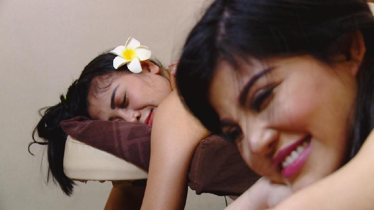 Seperti apa sih keseruan Dita Soedarjo jelajahi Bandung bersama Boiyen&quest; Jangan lupa tonton Celebrity On Vacation Sabtu 16 Februari pukul 07&period;30 WIB di Trans TV&period;