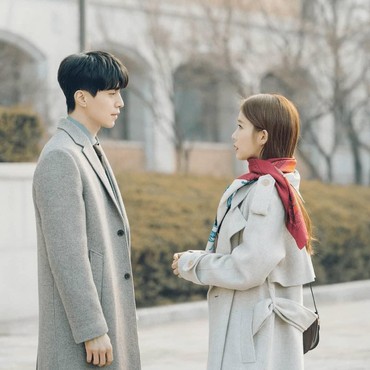 Makin Mesra, 7 Potret Kebersamaan Lee Dong Wook & Yoo In Na