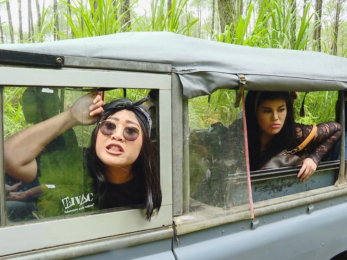 Seperti apa sih keseruan Dita Soedarjo jelajahi Bandung bersama Boiyen&quest; Jangan lupa tonton Celebrity On Vacation Sabtu 16 Februari pukul 07&period;30 WIB di Trans TV&period;