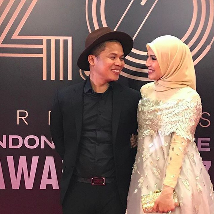 Sweet! Potret Kemesraan Ratna Galih dan Suami