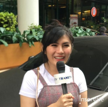 Angela Lee Dihadiahi Mobil Ferrari oleh Seorang yang Spesial