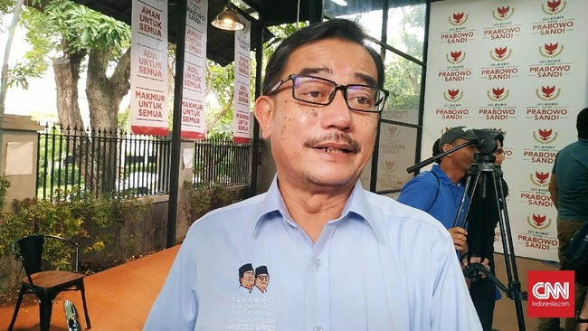 Direktur Relawan BPN Prabowo Subianto-Sandiaga Uno, Ferry Mursyidan Baldan, memprotes cara pengundian dengan dua wadah (fish bowl) berbeda.