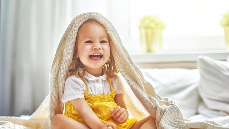 Duh, si kecil nggak bisa lepas dari bantal buntutnya. Harus bagaimana nih?