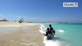VIDEO: Menjajal Kite Surfing di Lombok