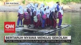 Tidak Ada Jembatan, Bertaruh Nyawa Menuju Sekolah