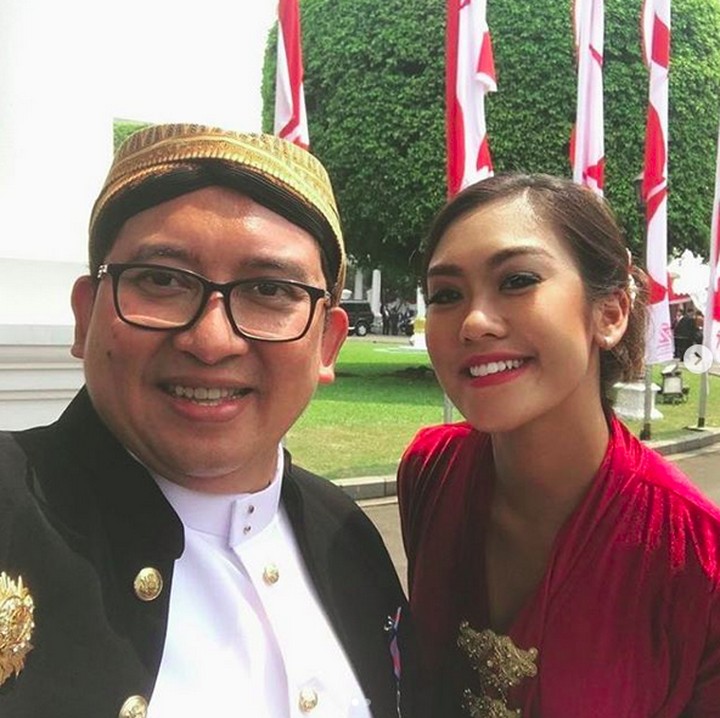 <p>Potret Fadly dengan anak perempuannya yang pertama. Mirip nggak, Bun? (Foto: Instagram @shafa_fadli)</p>