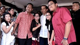 Jelang Debat, Jokowi Ajak Keluarga Makan di Kelapa Gading