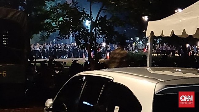 Terdengar ledakan di lokasi nobar debat capres kawasan parkir timur senayan kompleks Gelora Bung Karno.