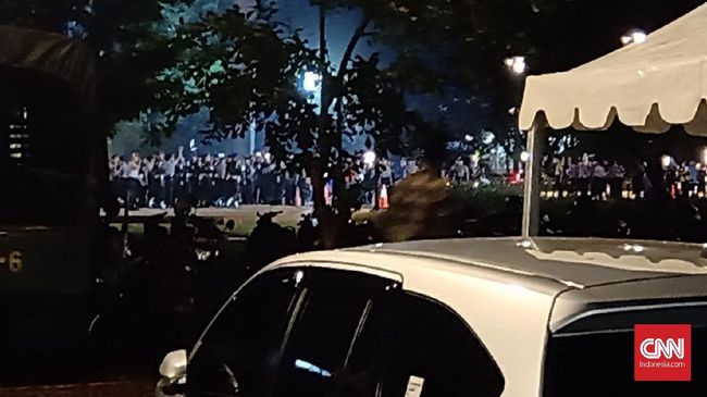 Terdengar Ledakan di Tempat Nobar Debat Parkir Timur Senayan Terdengar ledakan di lokasi nobar debat capres kawasan parkir timur senayan kompleks Gelora Bung Karno.