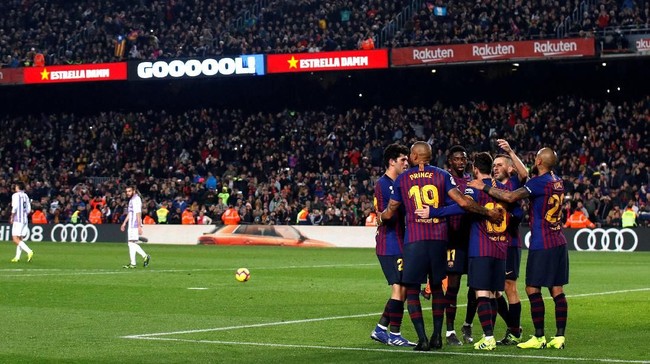 Barcelona berhasil memperlebar jarak di puncak klasemen La Liga Spanyol usai memetik kemenangan 1-0 atas Real Valladolid di Camp Nou, Sabtu (16/2).