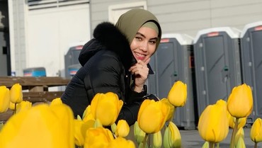 img-title Unggah Foto Ini, Kartika Putri Positif Hamil?