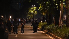 Lokasi Ledakan di Senayan Ditutup Dengan Garis Polisi