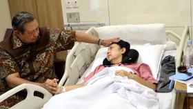 Kesetiaan SBY Dampingi Ani Yudhoyono di Singapura