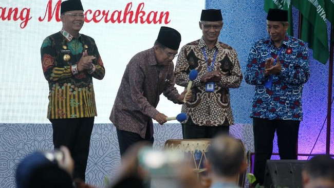 Sidang Tanwir memutuskan Muhammadiyah tak berpihak di Pilpres 2019. Kepala negara terpilih diharapkan bisa mengemban amanat rakyat, bukan kepentingan kelompok.