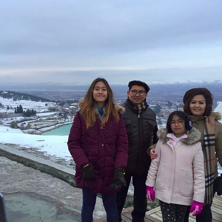 <p>Wah, lagi liburan kemana nih Fadly Zon dan keluarga? Seru banget kayanya. (Foto: Instagram @shafa_fadli)</p>