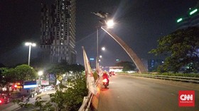 Asap Putih Selimuti Pancoran karena Mesin Mobil Panas