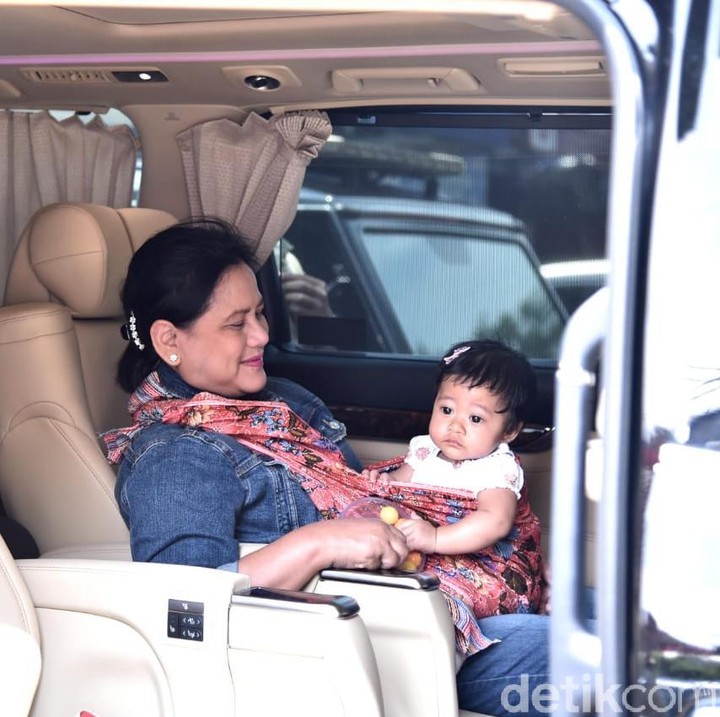 <p>Kali ini Sedah sedang diasuh oleh sang nenek tercinta, Ibu Iriana. (Foto: Ray Jordan/detikcom)</p>