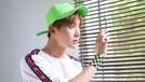 Masuki usia 25 tahun&comma; seperti apa sih penampilan J-Hope yang semakin imut&quest; Dan pastinya bikin ARMY histeri&period; Berikut Insertlive rangkum&comma; tujuh gaya imut J-Hope&period;