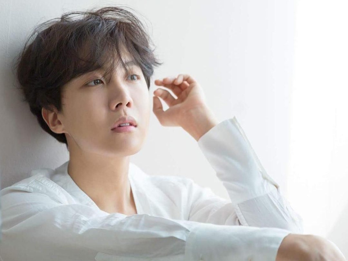 Masuki usia 25 tahun&comma; seperti apa sih penampilan J-Hope yang semakin imut&quest; Dan pastinya bikin ARMY histeri&period; Berikut Insertlive rangkum&comma; tujuh gaya imut J-Hope&period;