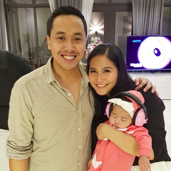 <p>Ansara pules banget digendongan Bunda Caca. Hi-hi, gemas. (Foto: Instagram/cacatengker)</p>