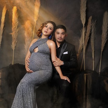 Selamat, Selvi Kitty Melahirkan di Momen Ultah Pernikahan