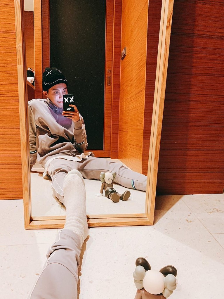 Masuki usia 25 tahun, seperti apa sih penampilan J-Hope yang semakin imut? Dan pastinya bikin ARMY histeri. Berikut Insertlive rangkum, tujuh gaya imut J-Hope.