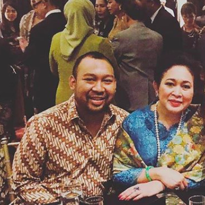<p>Di beberapa kesempatan, Didit selalu menemani ibunda tercintanya. (Instagram/ @titieksoeharto)</p>