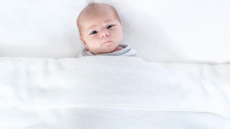 Semua orang tua ingin anaknya tumbuh menjadi pribadi yang baik budinya. Intip pilihan 30 nama bayi laki-laki bermakna baik budi.