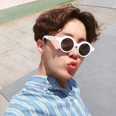 Bikin ARMY Histeris, Intip 7 Gaya Imut J-Hope BTS