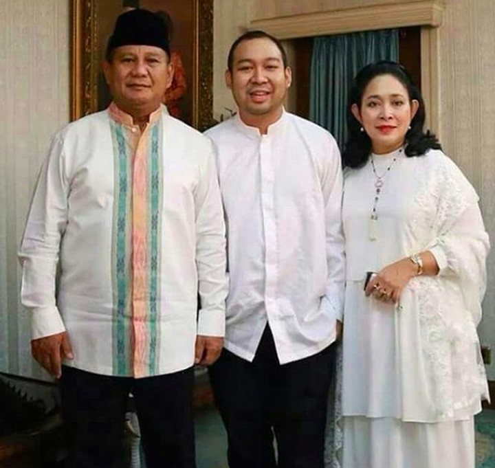 Jarang tampil, nyatanya Didit Prabowo senantiasa berusaha mendapingi ibunya, Titiek Prabowo, di tiap kesempatan.