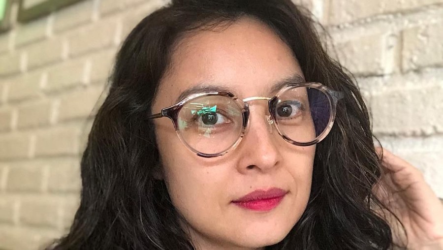 Syahrini dikabarkan akan menikah dalam waktu dekat. Sementara Syahrini bakal menikah, lima artis berikut justru masih betah jomblo di usia 30-an.